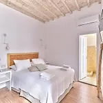 Pensión La Maison Kalogera
